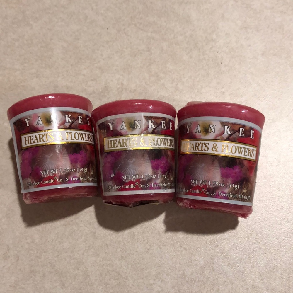 Hearts & Flowers by Yankee Candle